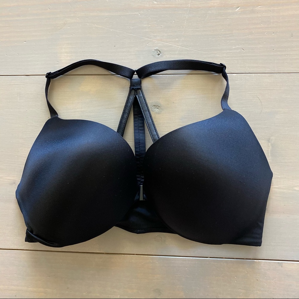 Victoria’s Secret 34D bra